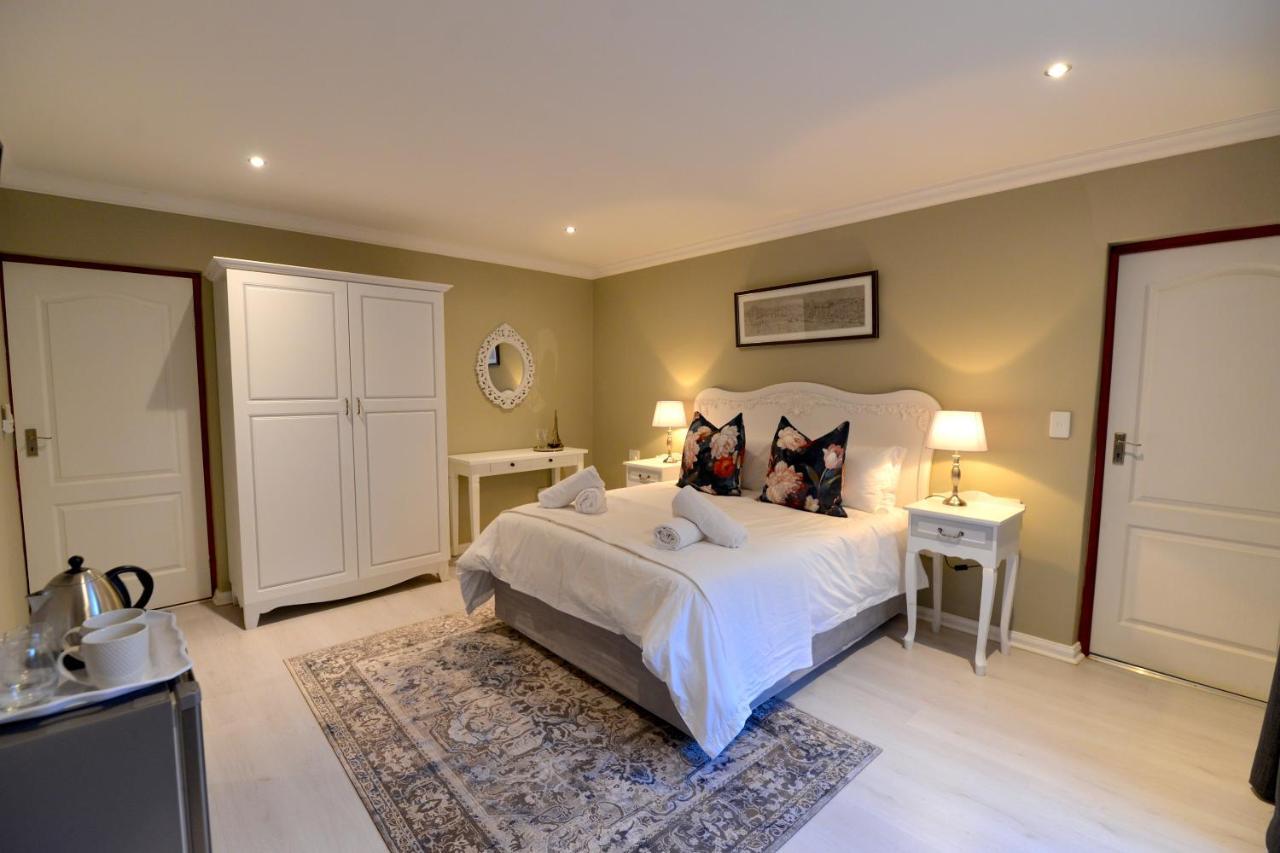 Chateau La Mer Exclusive Guesthouse & Spa Hartbeespoort Bagian luar foto