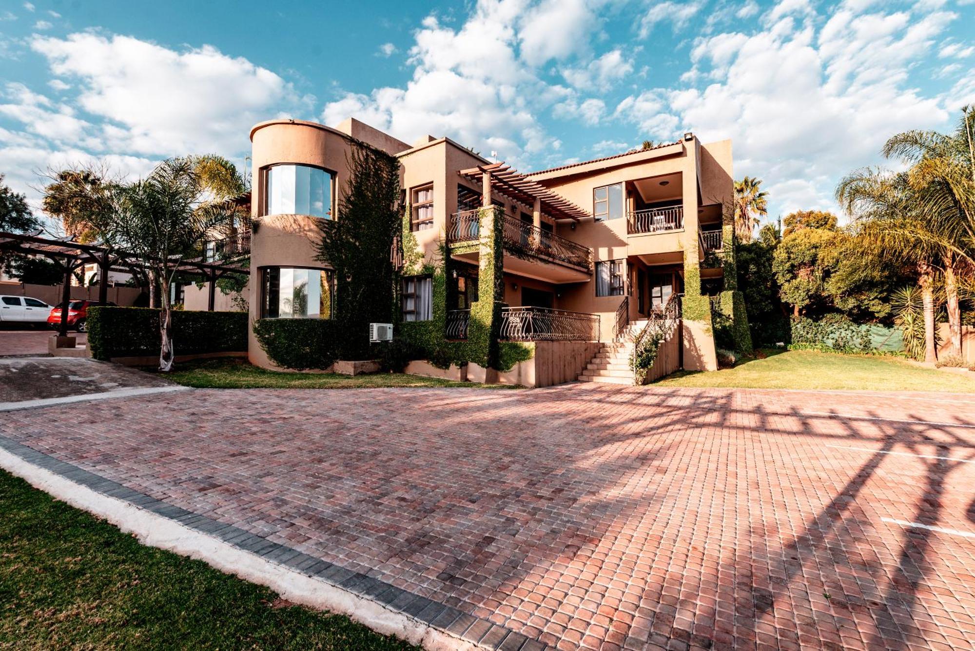 Chateau La Mer Exclusive Guesthouse & Spa Hartbeespoort Bagian luar foto