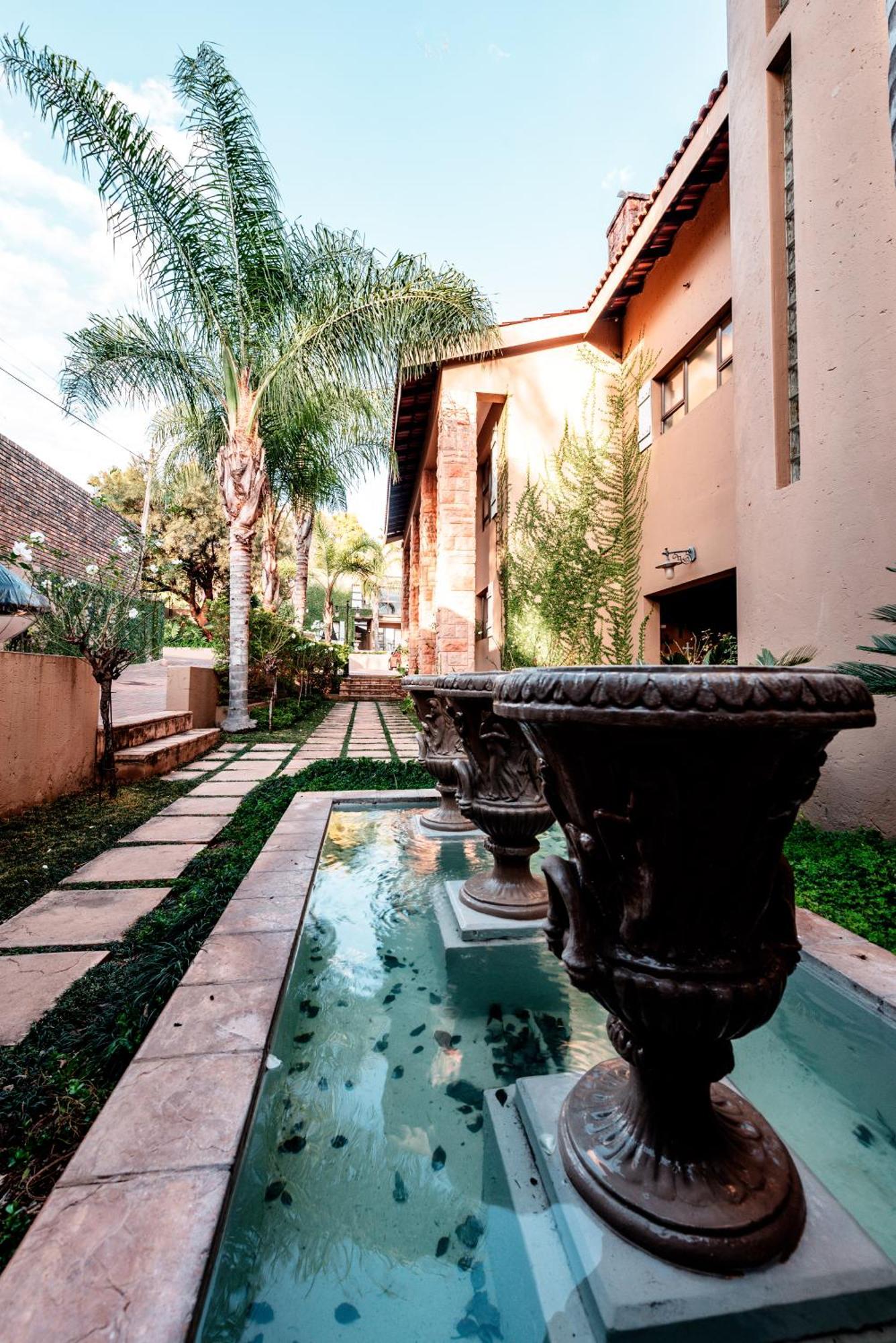 Chateau La Mer Exclusive Guesthouse & Spa Hartbeespoort Bagian luar foto