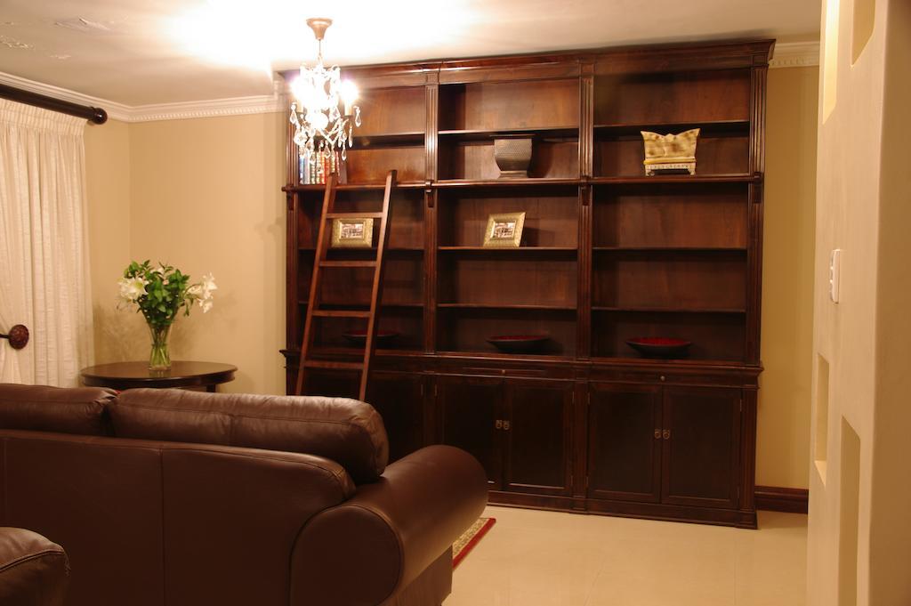 Chateau La Mer Exclusive Guesthouse & Spa Hartbeespoort Bagian luar foto