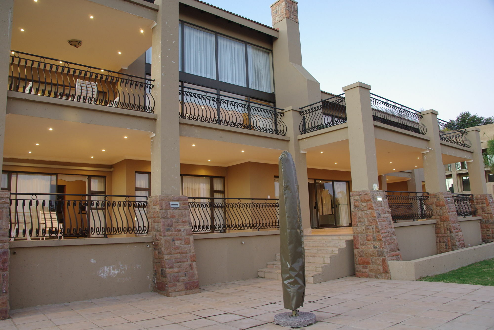 Chateau La Mer Exclusive Guesthouse & Spa Hartbeespoort Bagian luar foto
