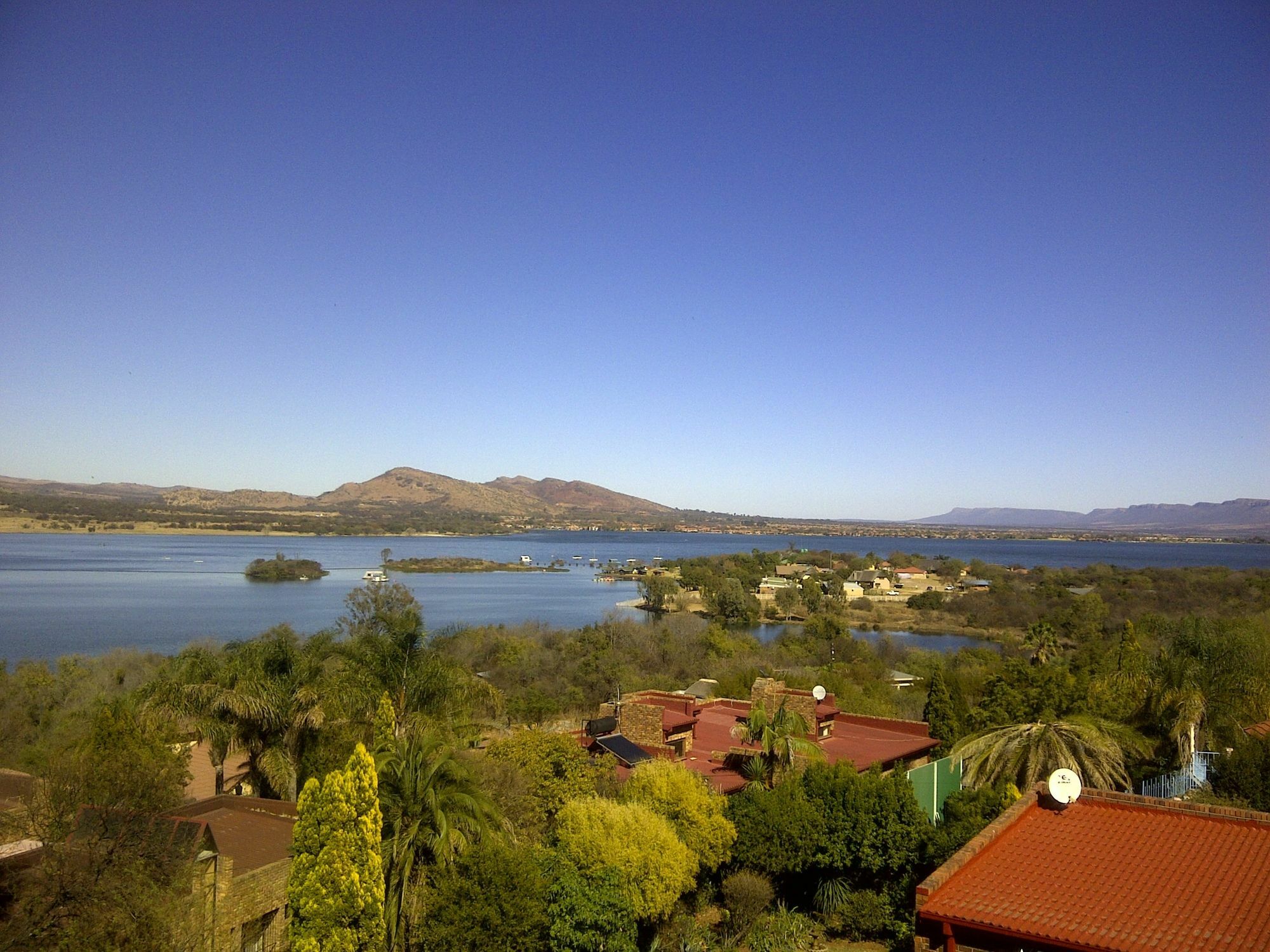 Chateau La Mer Exclusive Guesthouse & Spa Hartbeespoort Bagian luar foto