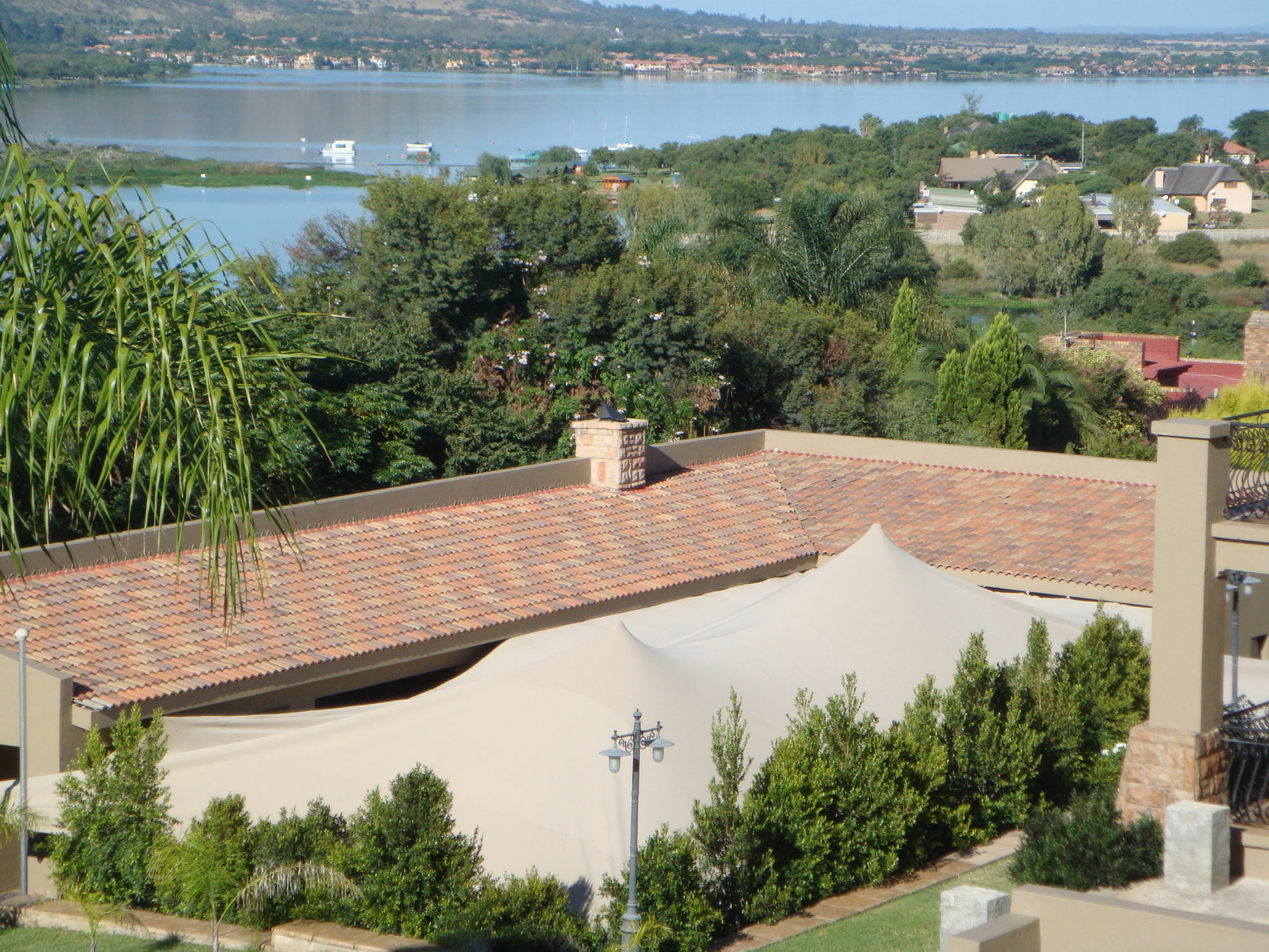 Chateau La Mer Exclusive Guesthouse & Spa Hartbeespoort Bagian luar foto