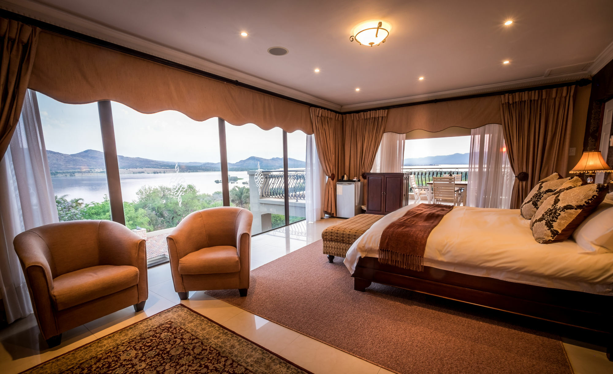 Chateau La Mer Exclusive Guesthouse & Spa Hartbeespoort Bagian luar foto