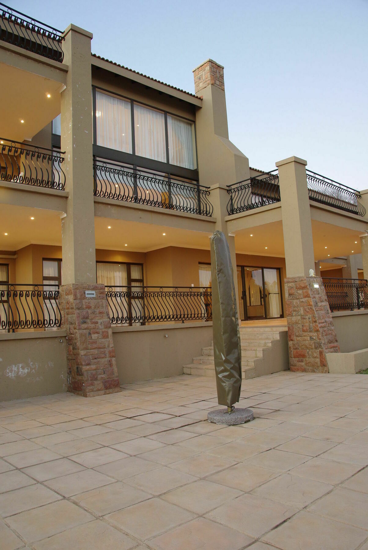Chateau La Mer Exclusive Guesthouse & Spa Hartbeespoort Bagian luar foto