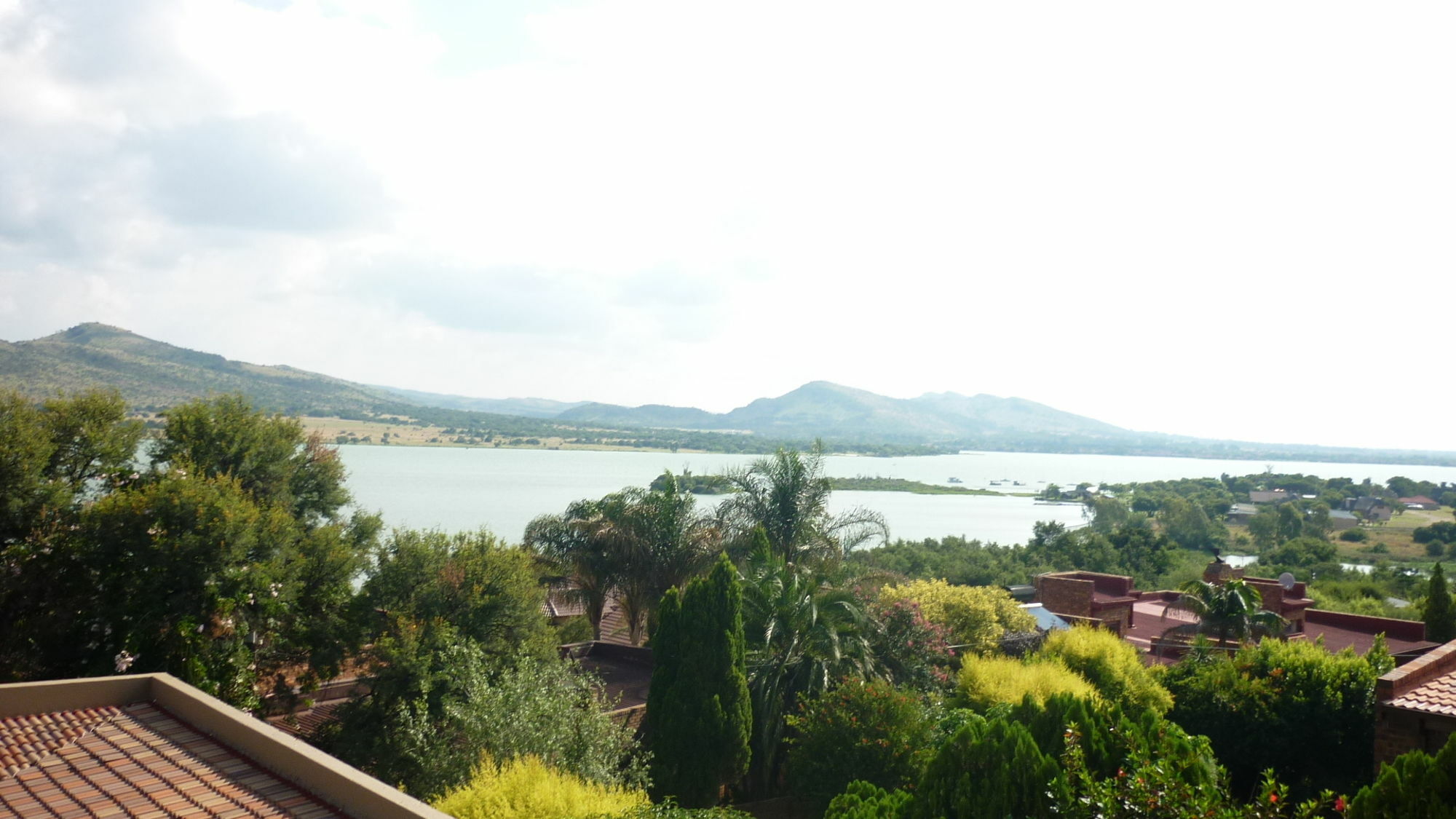 Chateau La Mer Exclusive Guesthouse & Spa Hartbeespoort Bagian luar foto