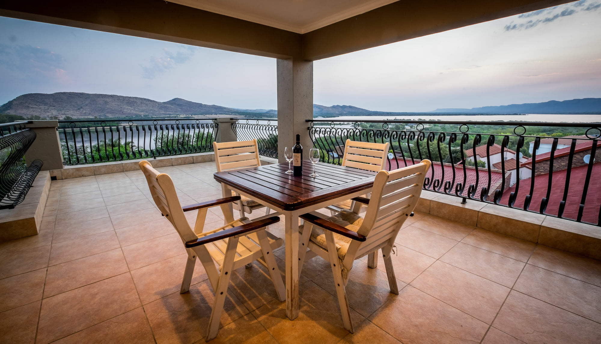 Chateau La Mer Exclusive Guesthouse & Spa Hartbeespoort Bagian luar foto