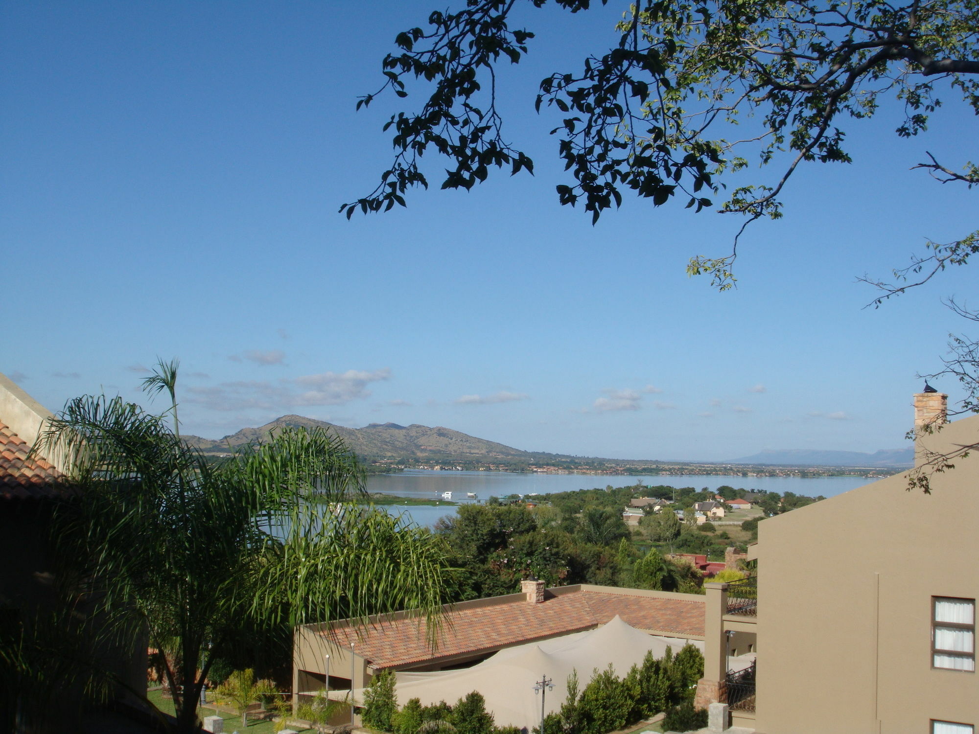 Chateau La Mer Exclusive Guesthouse & Spa Hartbeespoort Bagian luar foto