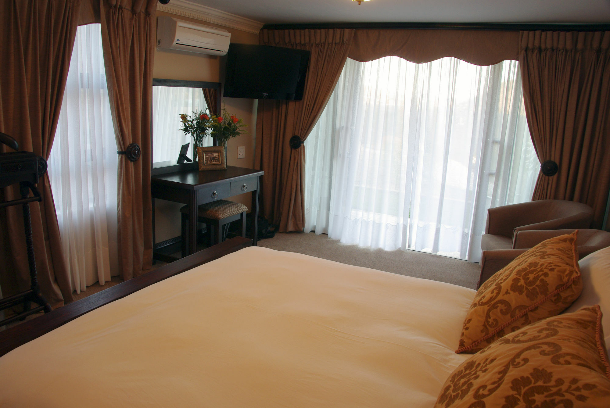Chateau La Mer Exclusive Guesthouse & Spa Hartbeespoort Bagian luar foto